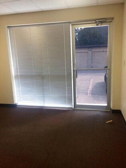 More Photos Of 7340 Blanco Rd, San Antonio Self Storage For Lease