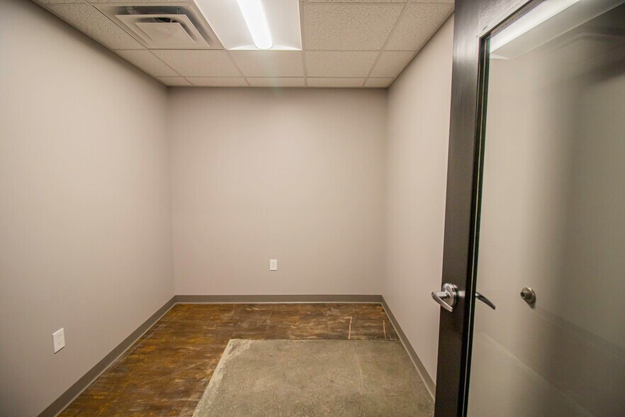 More Photos Of 615 Ferry St, Lafayette Office For Lease