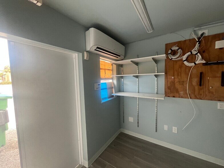 More Photos Of 313-321 John Ringling Blvd, Sarasota Storefront For Lease