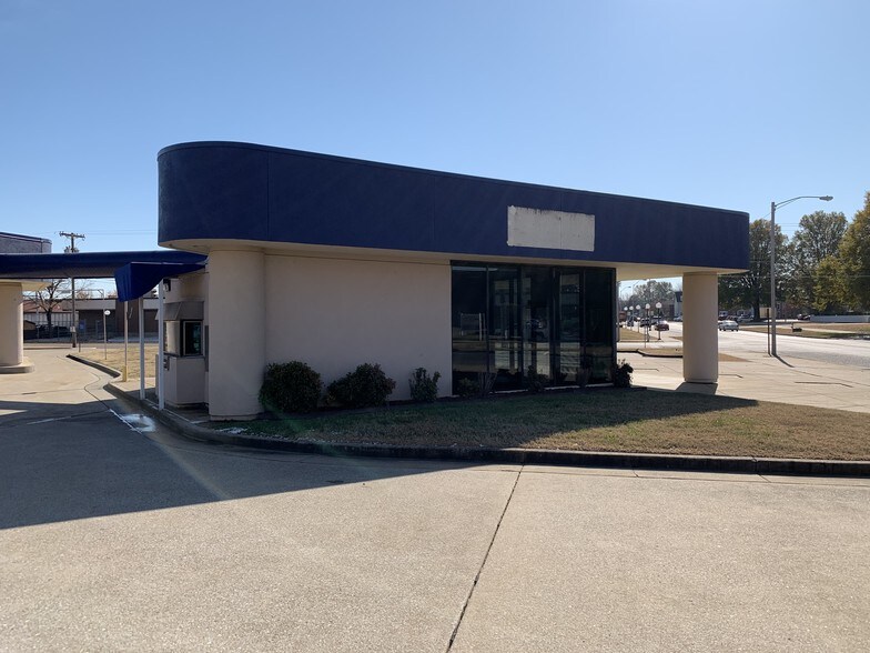 More Photos Of 325 Washington St, Paducah Bank For Lease