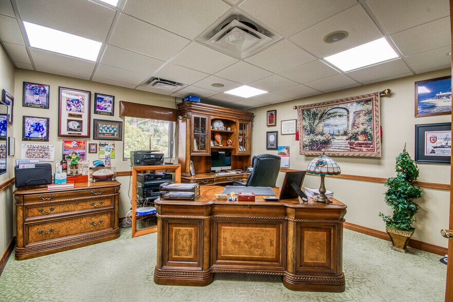 More Photos Of 2662-2698 SE Willoughby Blvd, Stuart Office For Sale