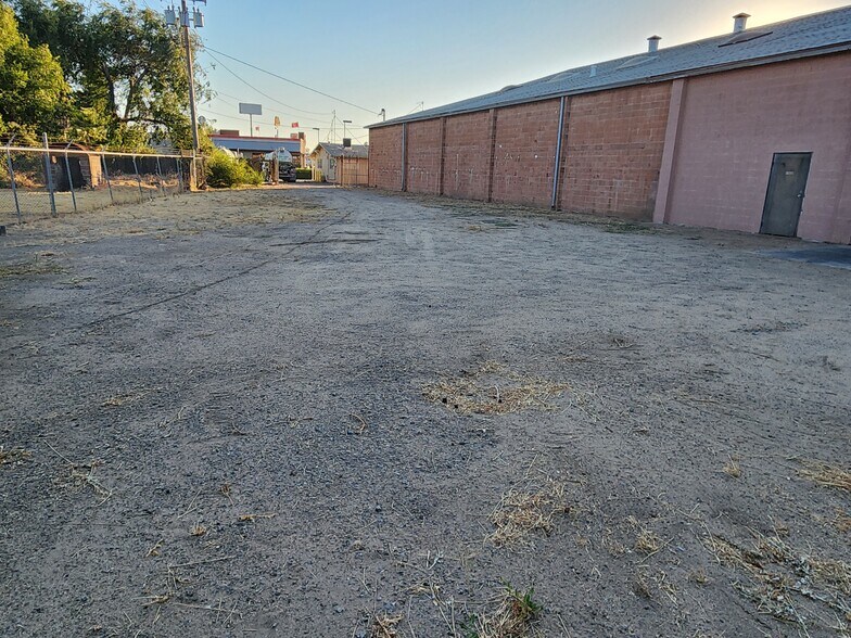 More Photos Of 4696 E Waterloo Rd, Stockton Warehouse For Lease