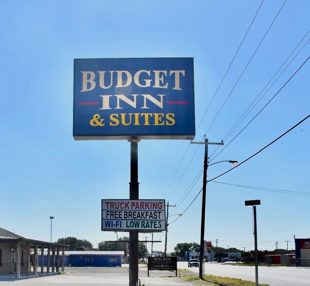 More Photos Of 512 E Riley St, Freer Hospitality For Sale