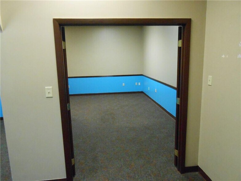 More Photos Of 526 E Bruceton Rd, Pittsburgh Medical For Lease