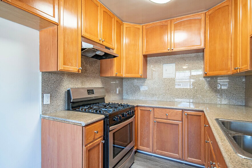 More Photos Of 1165 Thompson Ave, Glendale Apartments For Sale