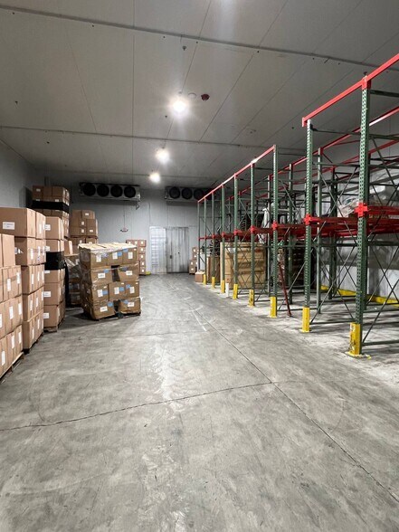 More Photos Of 9601-9667 NW 33rd St, Miami Service For Lease