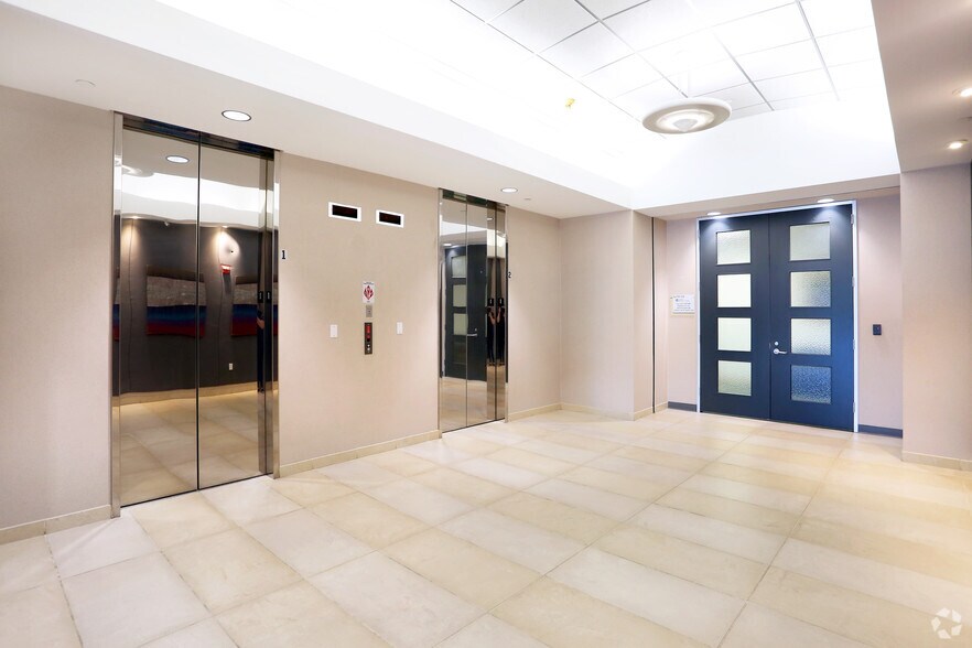 More Photos Of 101 Paramount Dr, Sarasota Office For Lease