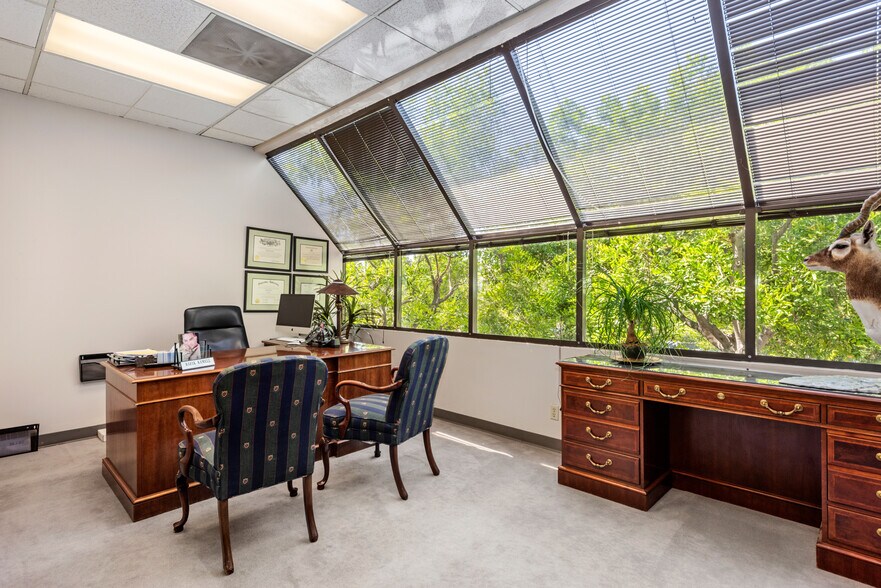 More Photos Of 2070 N Tustin Ave, Santa Ana Office For Sale