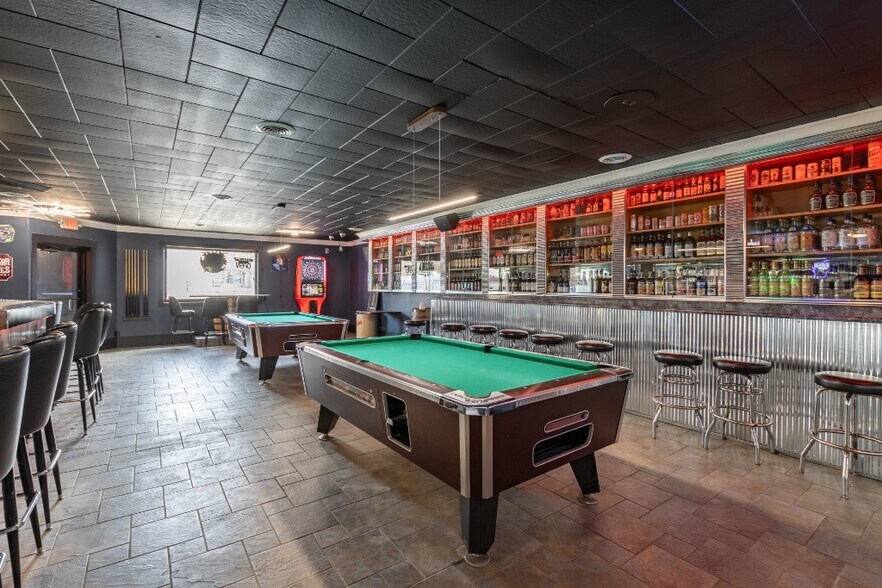 More Photos Of 740 Washington St, Wausau Bar For Sale