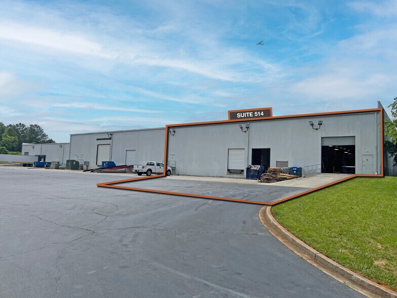 More Photos Of 500-514 Matrix Pky, Piedmont Distribution For Lease