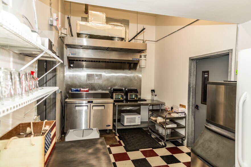 More Photos Of 152 Johnson Ave, Orofino Bar For Lease