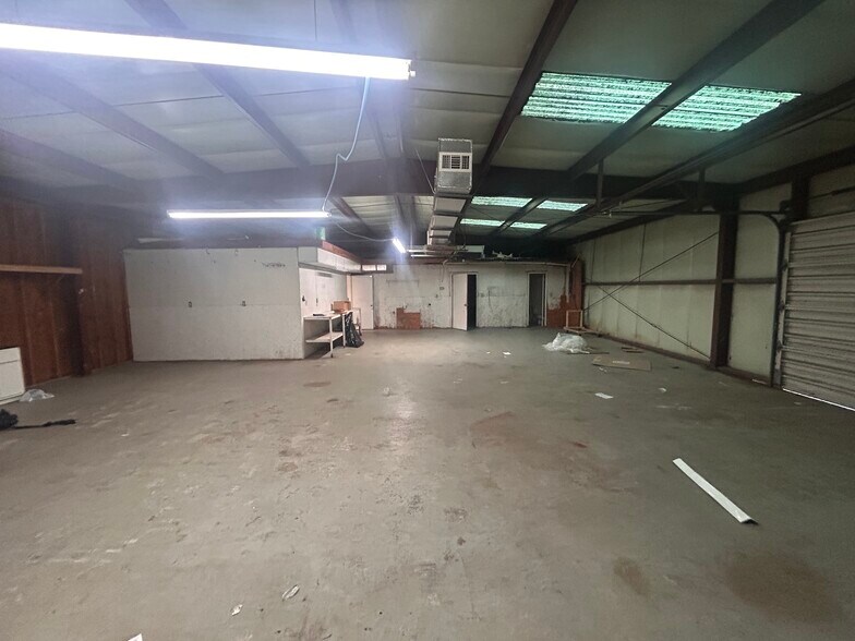 More Photos Of 6523 Harrietts Bluff Rd, Woodbine Freestanding For Sale