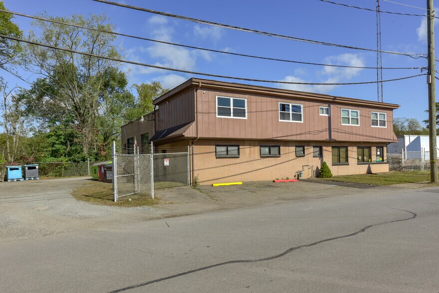 More Photos Of 77 N Market St, Nanticoke Distribution For Lease