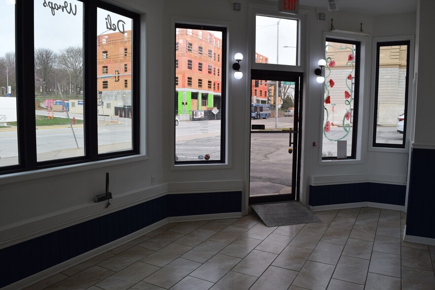 More Photos Of 719 N 6th St, Kansas City Auto Repair For Lease