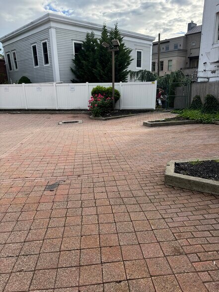 More Photos Of 80 Main St, New Canaan Storefront For Lease