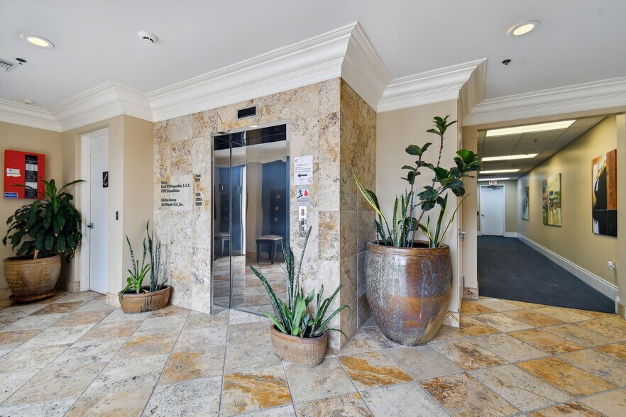 More Photos Of 119 N 11th St, Tampa Office For Sale