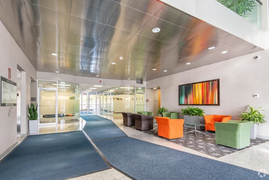 More Photos Of 650 E Algonquin Rd, Schaumburg Office For Lease