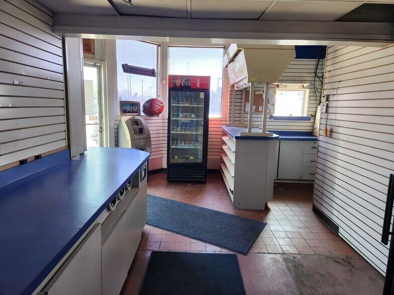 More Photos Of 6162 Dixie Hwy, Bridgeport Service Station For Sale