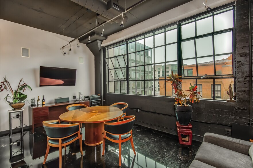 More Photos Of 1314 NW Irving St, Portland Office For Sale