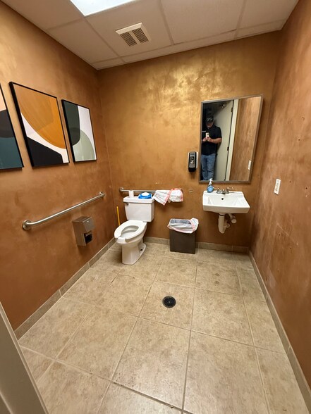 More Photos Of 12801 Commerce Lakes Dr, Fort Myers Light Distribution For Sale