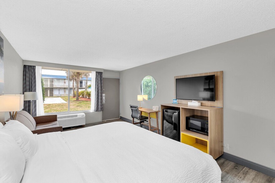 More Photos Of 3755 Cheney Hwy, Titusville Hotel For Sale