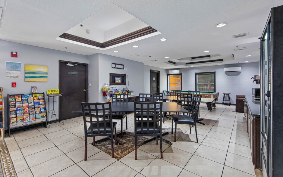 More Photos Of 901 Padre Blvd, South Padre Island Hotel For Sale