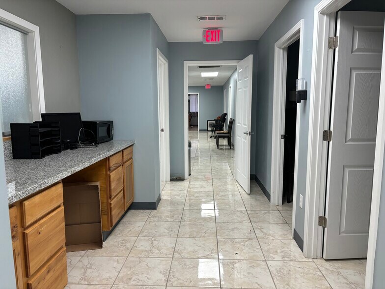 More Photos Of 722 Fairmont Pky, Pasadena Warehouse For Lease