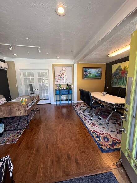 More Photos Of 112 E 5th Ave, Mount Dora Storefront For Lease