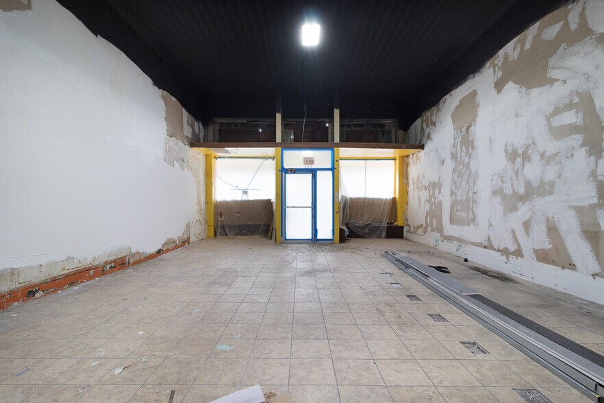 More Photos Of 111-113 N Flores St, San Antonio Storefront Retail Residential For Sale