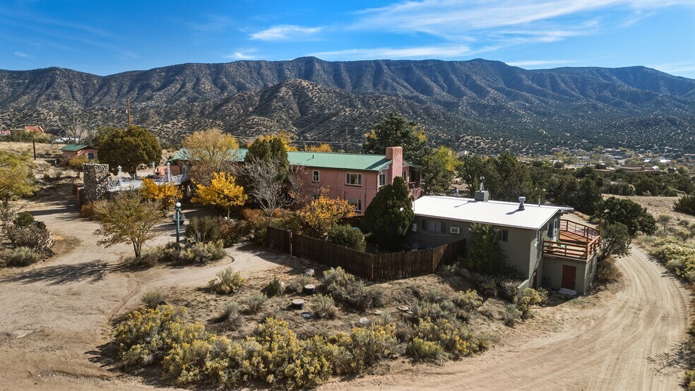 More Photos Of 24 Matisse Rd NE, Albuquerque Apartments For Sale