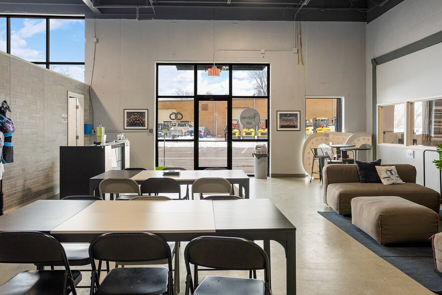 More Photos Of 2401 Highway 13 W, Burnsville Warehouse For Sale