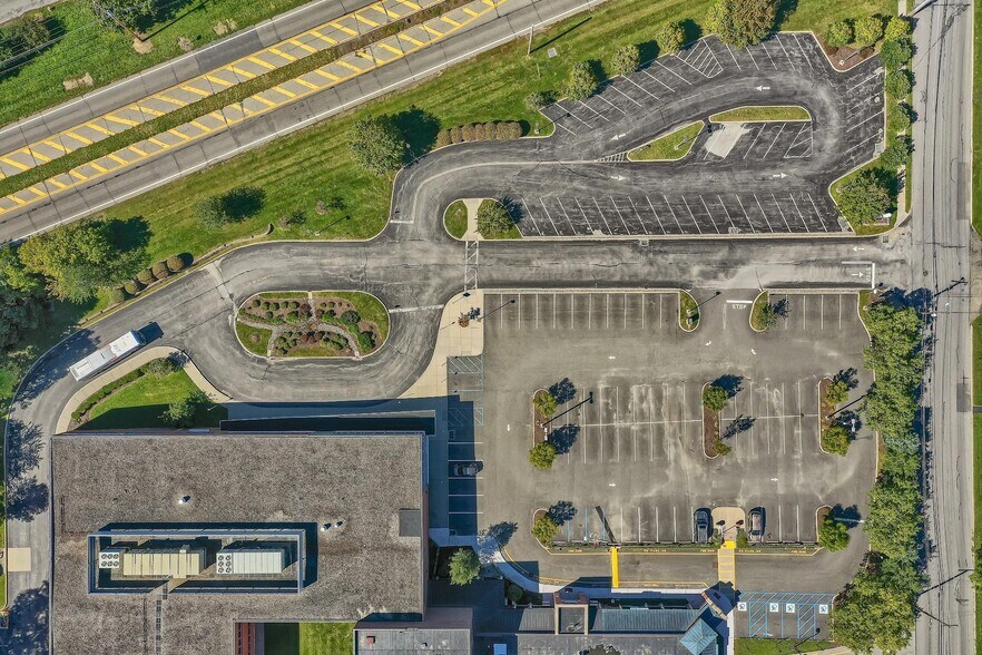 More Photos Of 21 Laurel Ave, Cornwall Medical For Lease