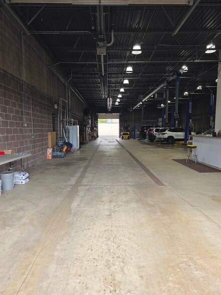 More Photos Of 2809 Brookpark Rd, Cleveland Auto Repair For Lease