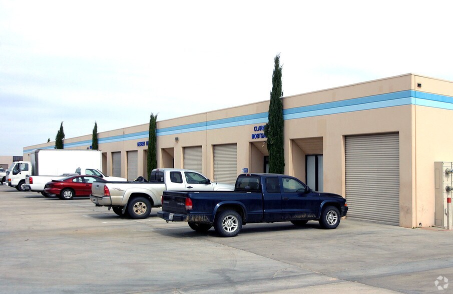 More Photos Of 58945 Business Center Dr, Yucca Valley Warehouse For Lease