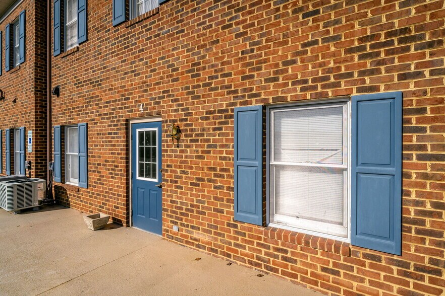 More Photos Of 1600 N Coalter St, Staunton Office For Lease