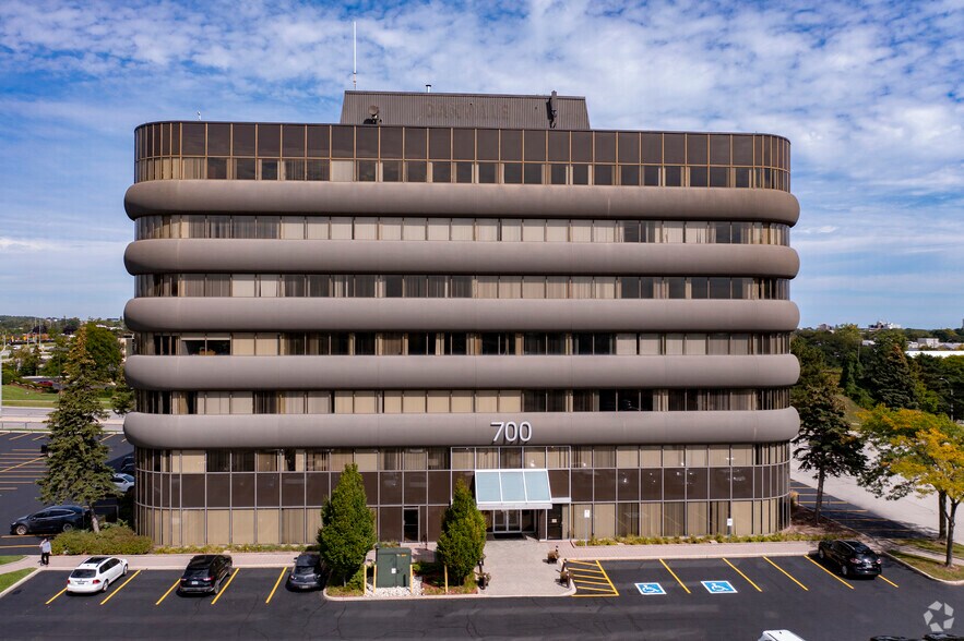 More Photos Of 700 Dorval Dr, Oakville Unknown For Lease