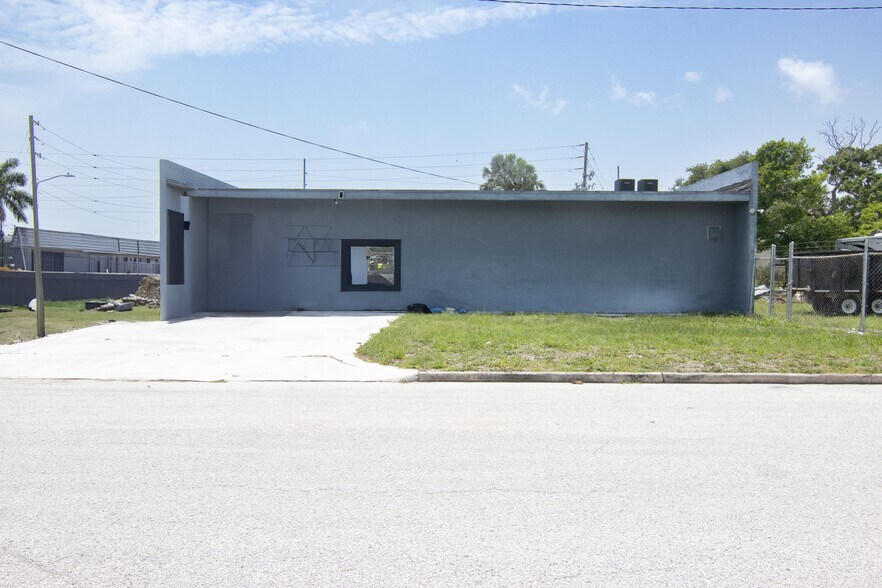 More Photos Of 579 27th St S, Saint Petersburg Light Manufacturing For Sale