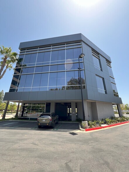 More Photos Of 1375 Dove St, Newport Beach Loft Creative Space For Lease