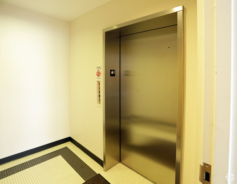 More Photos Of 2135 Ayrsley Town Blvd, Charlotte Freestanding For Lease