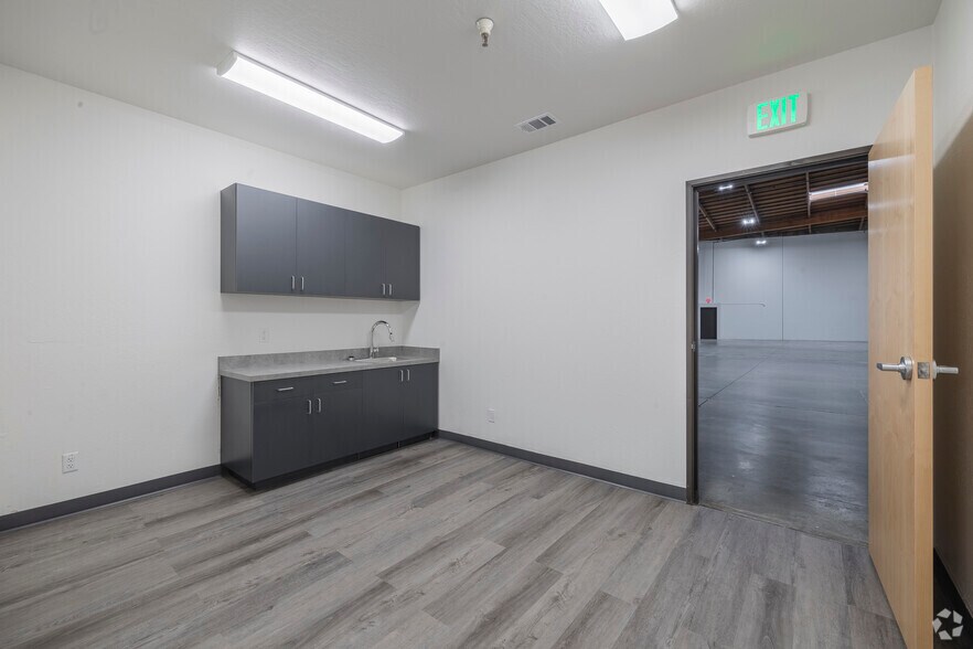 More Photos Of 200-230 Railroad Ave, Milpitas Unknown For Lease