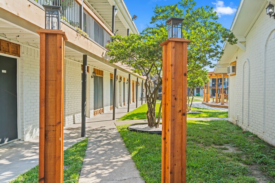 More Photos Of 101 S Allen Genoa Rd, South Houston Apartments For Sale