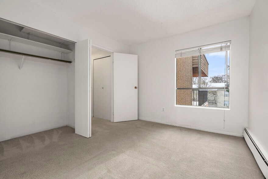 More Photos Of 1555 Graveley St, Vancouver Apartments For Sale