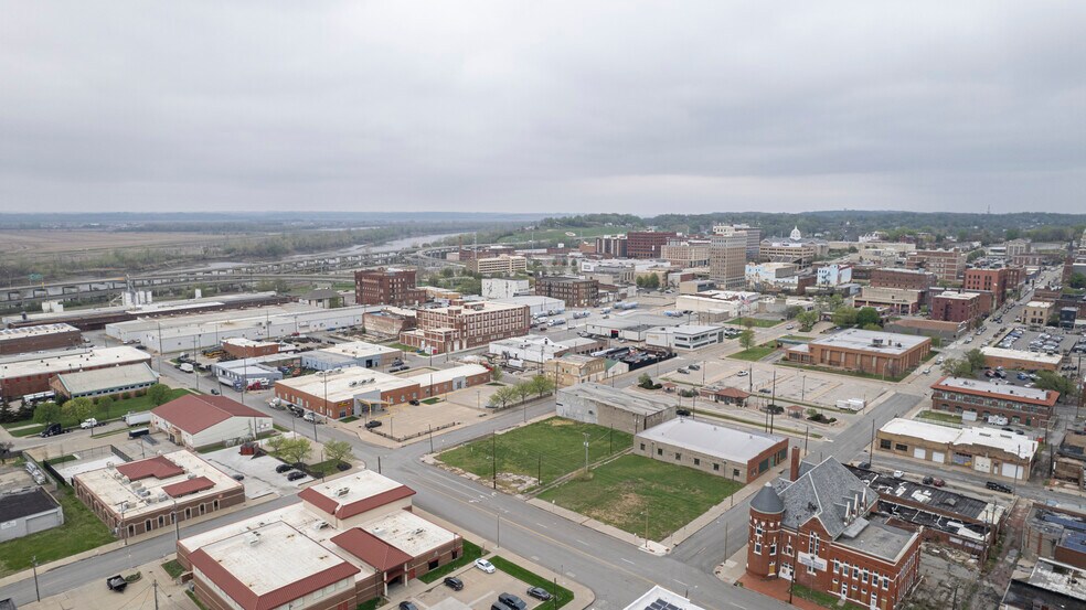 More Photos Of 716 S 8th St, Saint Joseph General Retail For Lease