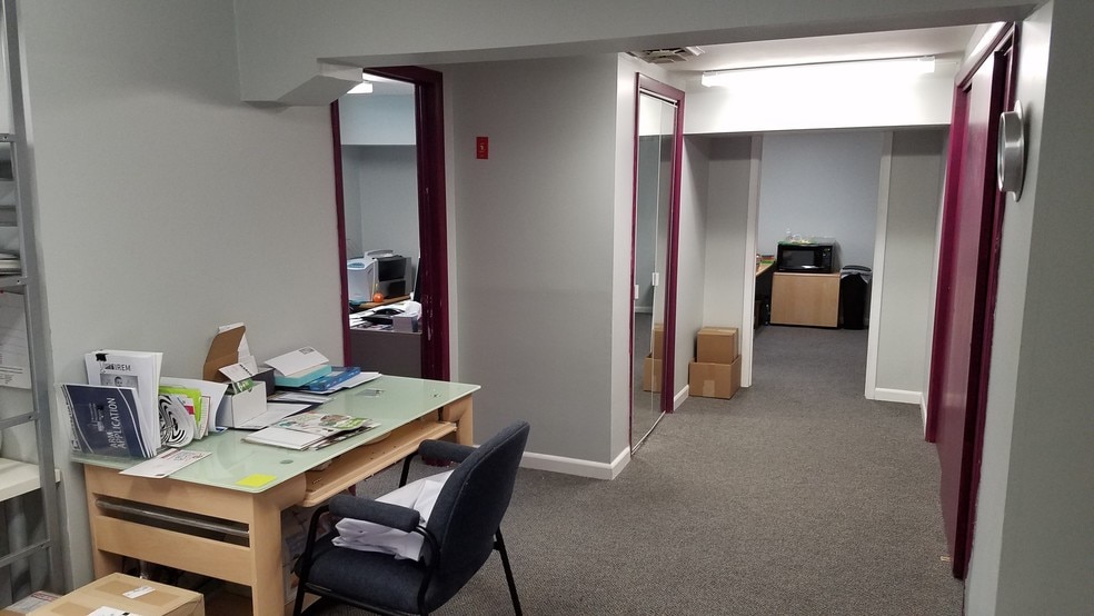 More Photos Of 600 Main St, Riverton Office For Sale