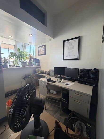 More Photos Of 1036 E Compton Blvd, Compton Storefront Retail Office For Lease