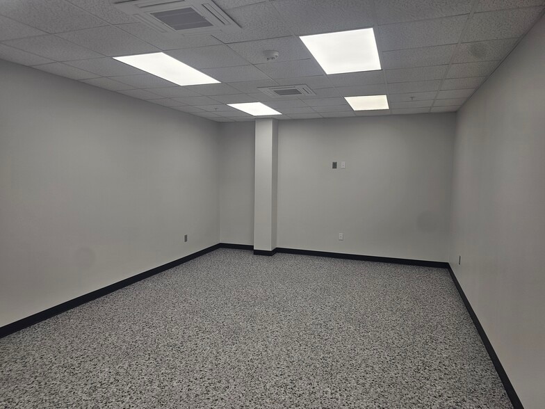 More Photos Of 2000 Bob Wade NW ln, Huntsville Warehouse For Lease