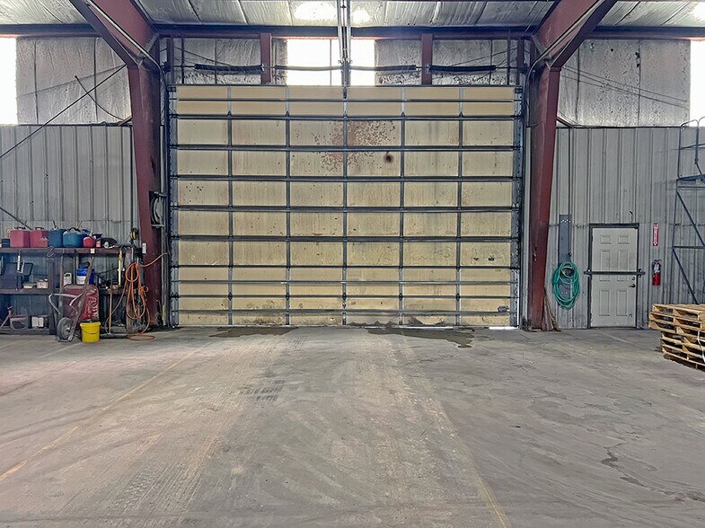 More Photos Of 1304 Woodlawn Rd, Lincoln Warehouse For Lease