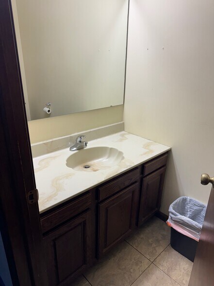 More Photos Of 5601 S Meridian St, Indianapolis Medical For Lease