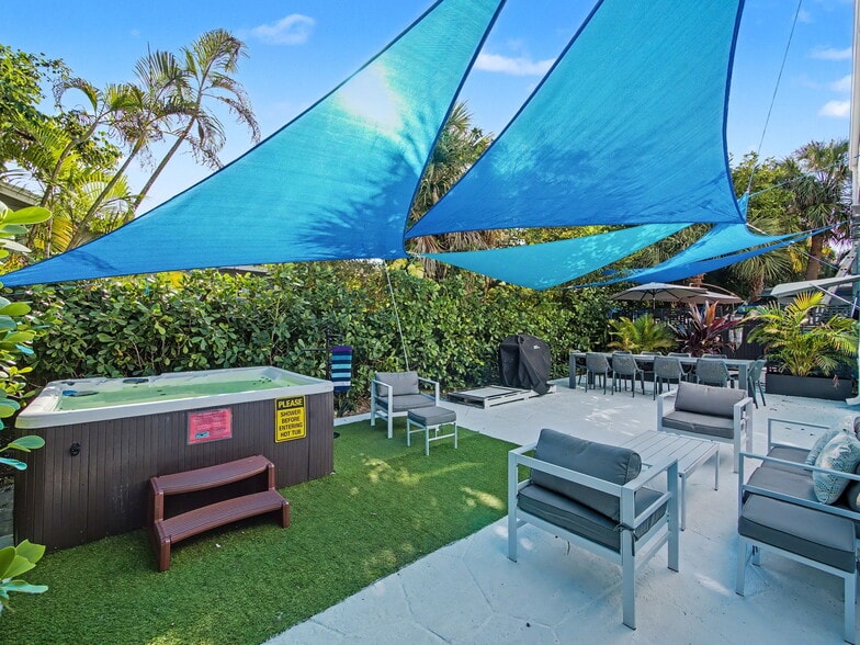 More Photos Of 112 Claremont Ln, Palm Beach Shores Apartments For Sale