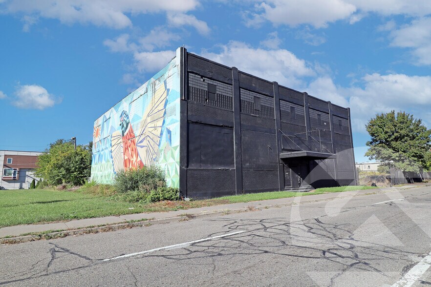 Primary Photo Of 2615 Rosa Parks Blvd, Detroit Warehouse For Sale